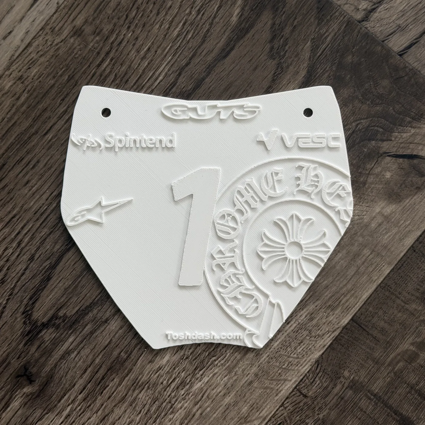 Customer plate in white, all-white raised print